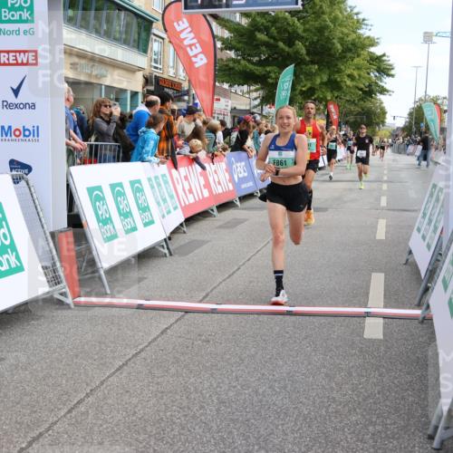 15.09.2024 - PSD Bank Halbmarathon Strokosch-Dieckow http://msf.ph/oto/7086643 15.09.2024 11:20:35 Ziel 424, 598, 619, 647, 651, 669, 852, 861, 1021, 1068 meine-sportfotos.de