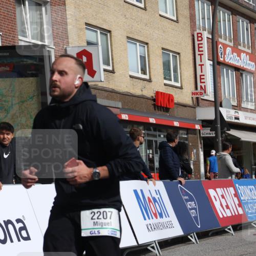 15.09.2024 - PSD Bank Halbmarathon Michael Strokosch http://msf.ph/oto/7086699 15.09.2024 12:35:16 Ziel 2207, 2324, 3300, 3329, 3335, 3468 meine-sportfotos.de