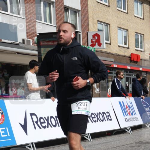 15.09.2024 - PSD Bank Halbmarathon Michael Strokosch http://msf.ph/oto/7086706 15.09.2024 12:35:17 Ziel 2207, 2324, 3300, 3329, 3335, 3468 meine-sportfotos.de