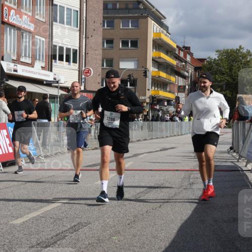 15.09.2024 - PSD Bank Halbmarathon Michael Strokosch http://msf.ph/oto/7086909 15.09.2024 12:35:33 Ziel 1504, 1895, 2257, 2286, 3071, 3178, 3329, 3468 meine-sportfotos.de