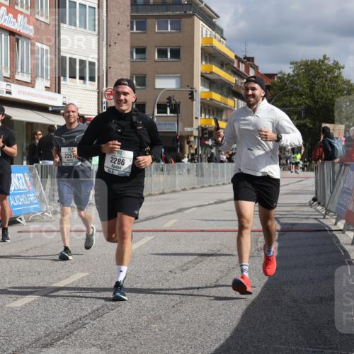 15.09.2024 - PSD Bank Halbmarathon Michael Strokosch http://msf.ph/oto/7086920 15.09.2024 12:35:34 Ziel 1504, 1895, 2257, 2286, 3071, 3178, 3329, 3468 meine-sportfotos.de