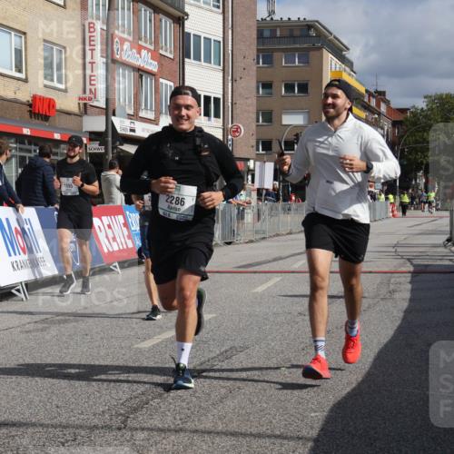 15.09.2024 - PSD Bank Halbmarathon Michael Strokosch http://msf.ph/oto/7086933 15.09.2024 12:35:35 Ziel 1504, 1895, 2257, 2286, 3071, 3178, 3329, 3468 meine-sportfotos.de