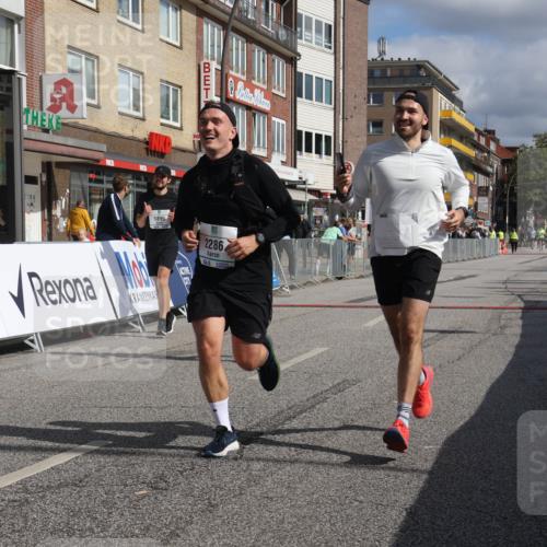 15.09.2024 - PSD Bank Halbmarathon Michael Strokosch http://msf.ph/oto/7086943 15.09.2024 12:35:35 Ziel 1504, 1895, 2257, 2286, 3071, 3178, 3329, 3468 meine-sportfotos.de