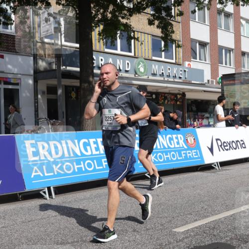 15.09.2024 - PSD Bank Halbmarathon Michael Strokosch http://msf.ph/oto/7086985 15.09.2024 12:35:38 Ziel 1504, 1895, 2257, 2286, 3071, 3178 meine-sportfotos.de