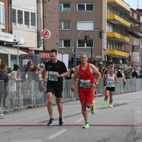 15.09.2024 - PSD Bank Halbmarathon Michael Strokosch http://msf.ph/oto/7087000 15.09.2024 11:27:20 Ziel 662, 665, 690, 826, 895, 1029, 1037, 1045 meine-sportfotos.de
