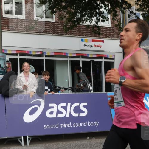 15.09.2024 - PSD Bank Halbmarathon Michael Strokosch http://msf.ph/oto/7087106 15.09.2024 11:27:27 Ziel 439, 658, 662, 690, 722, 895, 1029, 1037, 1045 meine-sportfotos.de