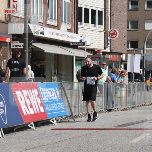 15.09.2024 - PSD Bank Halbmarathon Michael Strokosch http://msf.ph/oto/7087139 15.09.2024 12:36:28 Ziel 1978, 3404, 3411 meine-sportfotos.de