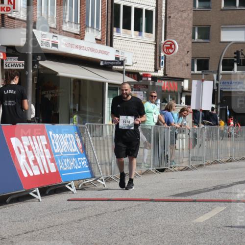 15.09.2024 - PSD Bank Halbmarathon Michael Strokosch http://msf.ph/oto/7087143 15.09.2024 12:36:28 Ziel 1978, 3404, 3411 meine-sportfotos.de