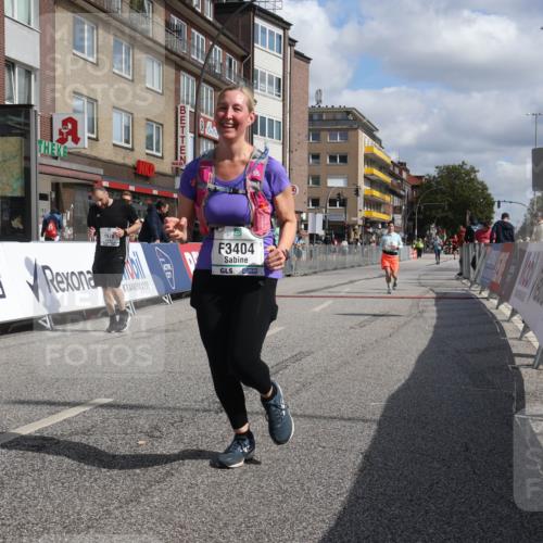 15.09.2024 - PSD Bank Halbmarathon Michael Strokosch http://msf.ph/oto/7087225 15.09.2024 12:36:34 Ziel 1978, 3404, 3411 meine-sportfotos.de