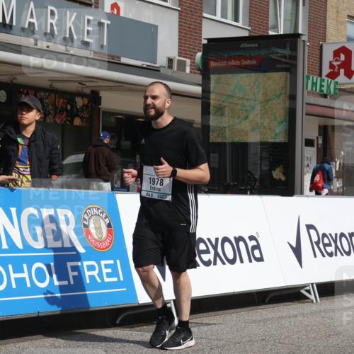 15.09.2024 - PSD Bank Halbmarathon Michael Strokosch http://msf.ph/oto/7087241 15.09.2024 12:36:36 Ziel 1978, 3404, 3411 meine-sportfotos.de