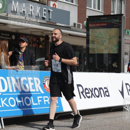 15.09.2024 - PSD Bank Halbmarathon Michael Strokosch http://msf.ph/oto/7087246 15.09.2024 12:36:36 Ziel 1978, 3404, 3411 meine-sportfotos.de