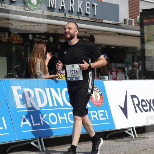 15.09.2024 - PSD Bank Halbmarathon Michael Strokosch http://msf.ph/oto/7087255 15.09.2024 12:36:37 Ziel 1978, 3404, 3411 meine-sportfotos.de