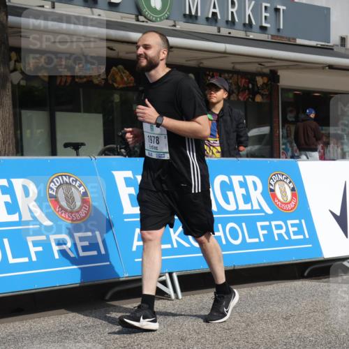 15.09.2024 - PSD Bank Halbmarathon Michael Strokosch http://msf.ph/oto/7087263 15.09.2024 12:36:37 Ziel 1978, 3404, 3411 meine-sportfotos.de