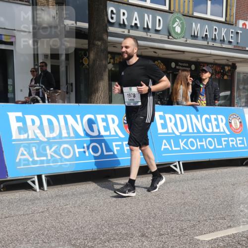 15.09.2024 - PSD Bank Halbmarathon Michael Strokosch http://msf.ph/oto/7087274 15.09.2024 12:36:37 Ziel 1978, 3404, 3411 meine-sportfotos.de