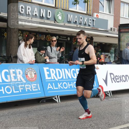 15.09.2024 - PSD Bank Halbmarathon Michael Strokosch http://msf.ph/oto/7087286 15.09.2024 11:27:46 Ziel 427, 433, 658, 694, 825, 874, 1027, 1031, 1054, 1099 meine-sportfotos.de