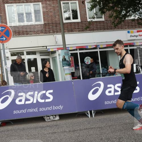 15.09.2024 - PSD Bank Halbmarathon Michael Strokosch http://msf.ph/oto/7087295 15.09.2024 11:27:46 Ziel 427, 433, 658, 694, 825, 874, 1027, 1031, 1054, 1099 meine-sportfotos.de