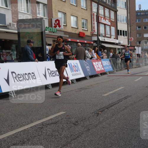 15.09.2024 - PSD Bank Halbmarathon Michael Strokosch http://msf.ph/oto/7087300 15.09.2024 11:27:48 Ziel 427, 433, 694, 825, 874, 1027, 1031, 1046, 1054, 1099 meine-sportfotos.de
