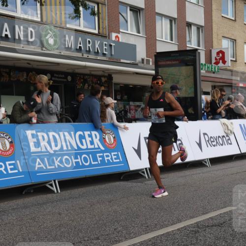15.09.2024 - PSD Bank Halbmarathon Michael Strokosch http://msf.ph/oto/7087311 15.09.2024 11:27:48 Ziel 427, 433, 694, 825, 874, 1027, 1031, 1046, 1054, 1099 meine-sportfotos.de