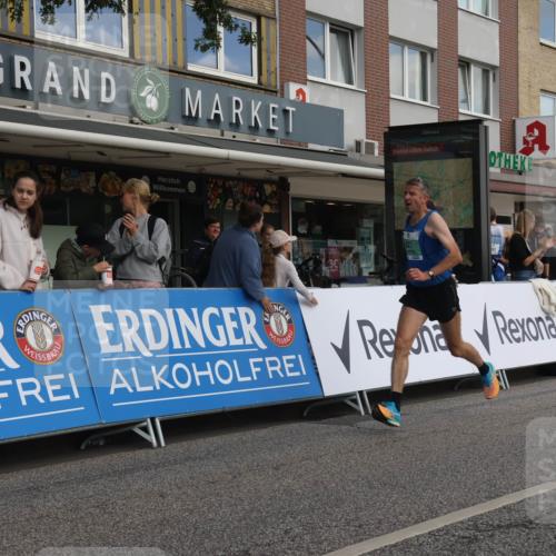 15.09.2024 - PSD Bank Halbmarathon Michael Strokosch http://msf.ph/oto/7087336 15.09.2024 11:27:51 Ziel 427, 691, 694, 890, 1027, 1031, 1046, 1054, 1099 meine-sportfotos.de
