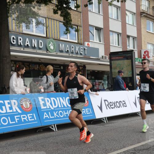 15.09.2024 - PSD Bank Halbmarathon Michael Strokosch http://msf.ph/oto/7087372 15.09.2024 11:27:55 Ziel 427, 691, 694, 700, 890, 1027, 1031, 1046, 1099, 1140, 2612 meine-sportfotos.de