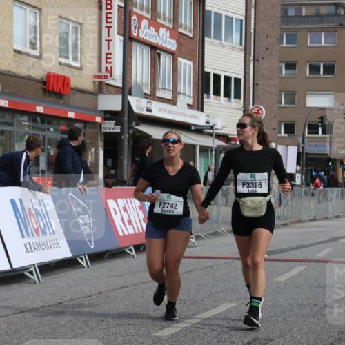 15.09.2024 - PSD Bank Halbmarathon Michael Strokosch http://msf.ph/oto/7087554 15.09.2024 12:37:20 Ziel 2742, 2761, 3386 meine-sportfotos.de