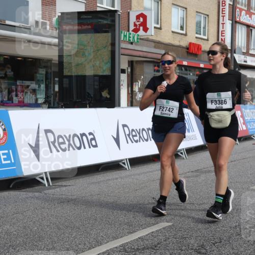 15.09.2024 - PSD Bank Halbmarathon Michael Strokosch http://msf.ph/oto/7087577 15.09.2024 12:37:21 Ziel 2742, 2761, 3386 meine-sportfotos.de