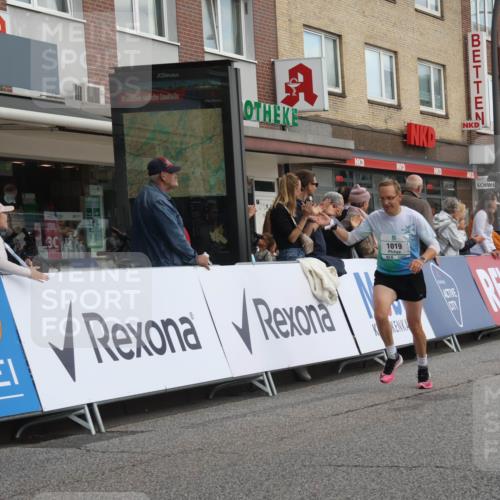15.09.2024 - PSD Bank Halbmarathon Michael Strokosch http://msf.ph/oto/7087612 15.09.2024 11:28:15 Ziel 917, 926, 1019, 1048, 1080, 1082, 1140, 2605, 2612 meine-sportfotos.de