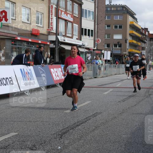 15.09.2024 - PSD Bank Halbmarathon Michael Strokosch http://msf.ph/oto/7087638 15.09.2024 12:37:33 Ziel 2381, 2398, 2432, 3441, 3481 meine-sportfotos.de