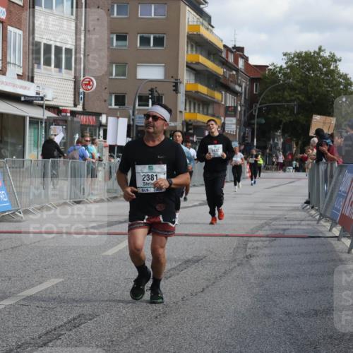 15.09.2024 - PSD Bank Halbmarathon Michael Strokosch http://msf.ph/oto/7087666 15.09.2024 12:37:36 Ziel 1816, 2381, 2398, 2432, 3380, 3441, 3481 meine-sportfotos.de