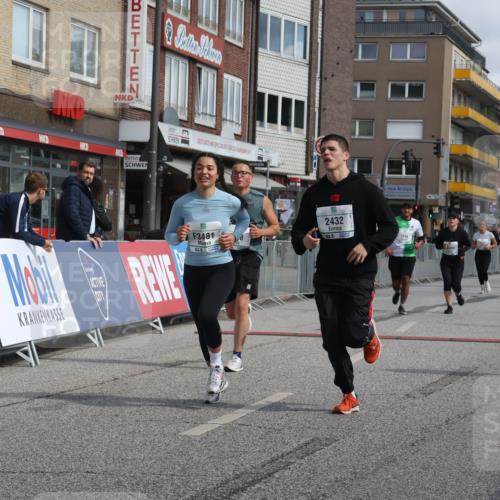 15.09.2024 - PSD Bank Halbmarathon Michael Strokosch http://msf.ph/oto/7087710 15.09.2024 12:37:39 Ziel 1816, 2381, 2398, 2432, 3380, 3441, 3481 meine-sportfotos.de