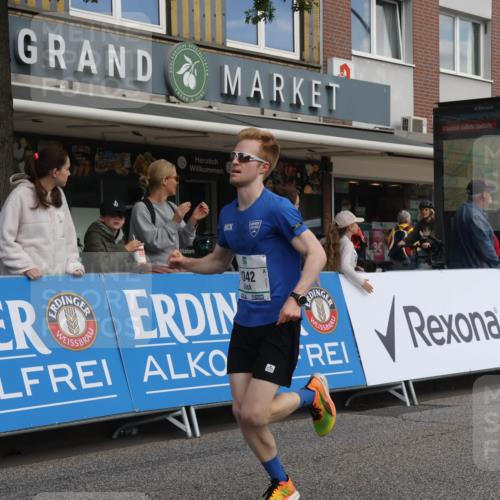 15.09.2024 - PSD Bank Halbmarathon Michael Strokosch http://msf.ph/oto/7087712 15.09.2024 11:28:24 Ziel 425, 431, 585, 889, 893, 905, 917, 926, 929, 1019, 1042, 1048, 1080, 1082, 2605, 3510 meine-sportfotos.de