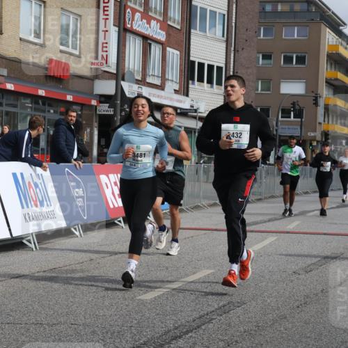 15.09.2024 - PSD Bank Halbmarathon Michael Strokosch http://msf.ph/oto/7087714 15.09.2024 12:37:40 Ziel 1816, 2381, 2398, 2432, 3380, 3441, 3481 meine-sportfotos.de