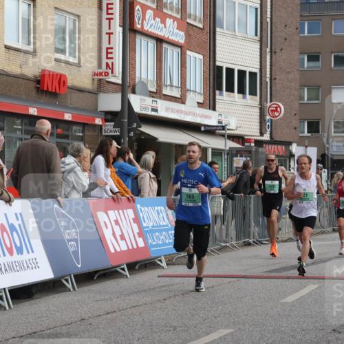 15.09.2024 - PSD Bank Halbmarathon Michael Strokosch http://msf.ph/oto/7087725 15.09.2024 11:28:26 Ziel 425, 431, 585, 889, 893, 905, 917, 926, 929, 1019, 1042, 1048, 1063, 1082, 2605, 3510 meine-sportfotos.de