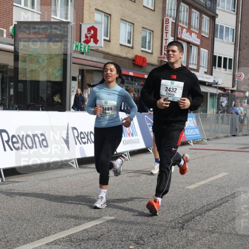 15.09.2024 - PSD Bank Halbmarathon Michael Strokosch http://msf.ph/oto/7087727 15.09.2024 12:37:40 Ziel 1816, 2381, 2398, 2432, 3380, 3441, 3481 meine-sportfotos.de