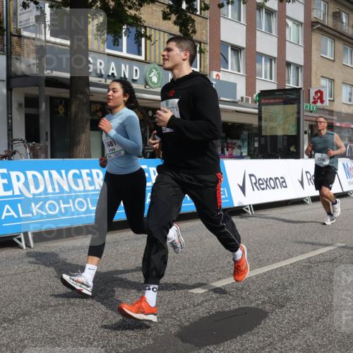 15.09.2024 - PSD Bank Halbmarathon Michael Strokosch http://msf.ph/oto/7087741 15.09.2024 12:37:41 Ziel 1816, 2381, 2398, 2432, 3380, 3417, 3441, 3481 meine-sportfotos.de