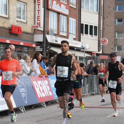 15.09.2024 - PSD Bank Halbmarathon Michael Strokosch http://msf.ph/oto/7087900 15.09.2024 11:28:39 Ziel 425, 431, 585, 830, 889, 893, 905, 915, 929, 1063, 1065, 1103, 1126, 1487, 2603, 3510 meine-sportfotos.de