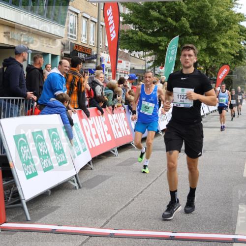 15.09.2024 - PSD Bank Halbmarathon Strokosch-Dieckow http://msf.ph/oto/7088179 15.09.2024 11:30:17 Ziel 454, 724, 727, 1093, 1123, 1184, 1339, 1349, 2615, 2692 meine-sportfotos.de