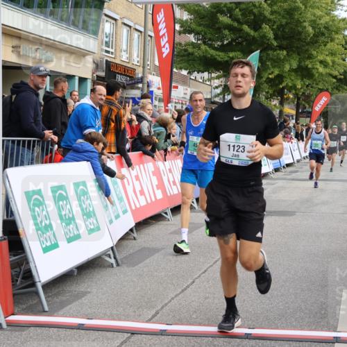 15.09.2024 - PSD Bank Halbmarathon Strokosch-Dieckow http://msf.ph/oto/7088303 15.09.2024 11:30:17 Ziel 454, 724, 727, 1093, 1123, 1184, 1339, 1349, 2615, 2692 meine-sportfotos.de