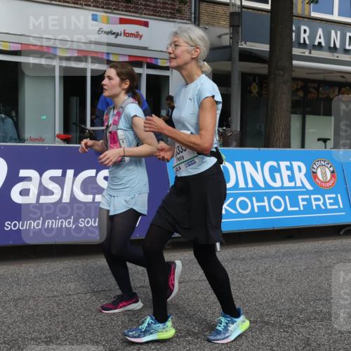 15.09.2024 - PSD Bank Halbmarathon Michael Strokosch http://msf.ph/oto/7088404 15.09.2024 12:38:56 Ziel 3332, 3333, 3367, 3381 meine-sportfotos.de