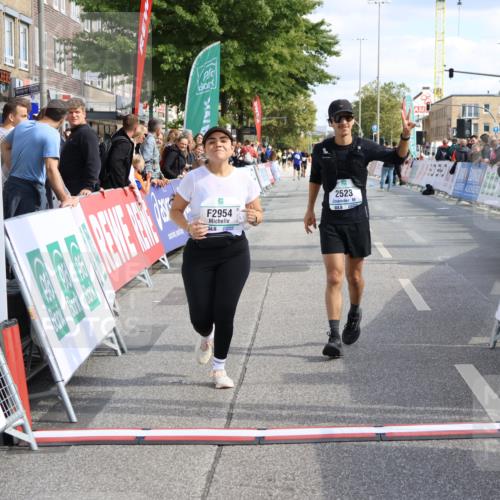 15.09.2024 - PSD Bank Halbmarathon Strokosch-Dieckow http://msf.ph/oto/7088623 15.09.2024 12:39:36 Ziel 2523, 2954, 3367 meine-sportfotos.de