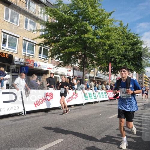 15.09.2024 - PSD Bank Halbmarathon Miley Keyser http://msf.ph/oto/7088658 15.09.2024 11:57:56 Ziel 806, 975, 1289, 1302, 1417, 1530, 1708, 1900, 1987, 2512, 2542, 2564, 2572, 2664, 2751, 2763, 3525 meine-sportfotos.de