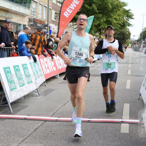 15.09.2024 - PSD Bank Halbmarathon Strokosch-Dieckow http://msf.ph/oto/7089748 15.09.2024 11:31:15 Ziel 701, 749, 754, 918, 1038, 1137, 1165, 1386, 2461, 2475, 2476 meine-sportfotos.de
