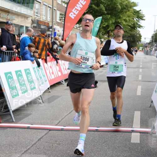 15.09.2024 - PSD Bank Halbmarathon Strokosch-Dieckow http://msf.ph/oto/7089763 15.09.2024 11:31:15 Ziel 701, 749, 754, 918, 1038, 1137, 1165, 1386, 2461, 2475, 2476 meine-sportfotos.de