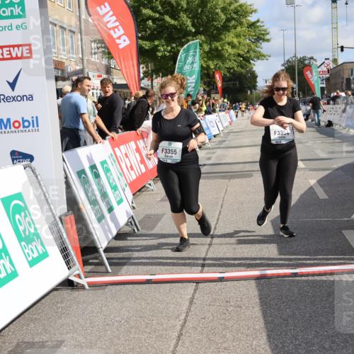 15.09.2024 - PSD Bank Halbmarathon Strokosch-Dieckow http://msf.ph/oto/7089899 15.09.2024 12:41:39 Ziel 3354, 3355, 3462 meine-sportfotos.de