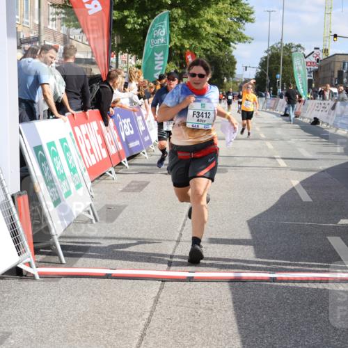 15.09.2024 - PSD Bank Halbmarathon Strokosch-Dieckow http://msf.ph/oto/7090069 15.09.2024 12:42:06 Ziel 2276, 3343, 3412 meine-sportfotos.de