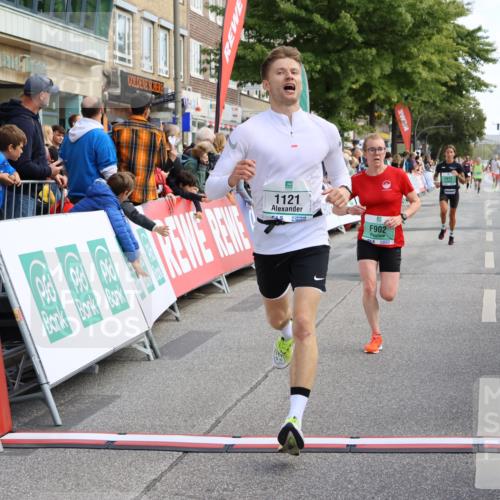 15.09.2024 - PSD Bank Halbmarathon Strokosch-Dieckow http://msf.ph/oto/7090615 15.09.2024 11:32:33 Ziel 698, 734, 804, 900, 902, 911, 1121, 2473, 2688 meine-sportfotos.de