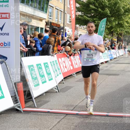 15.09.2024 - PSD Bank Halbmarathon Strokosch-Dieckow http://msf.ph/oto/7090955 15.09.2024 11:25:11 Ziel 1033, 1075 meine-sportfotos.de