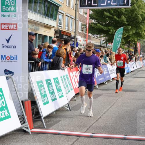 15.09.2024 - PSD Bank Halbmarathon Strokosch-Dieckow http://msf.ph/oto/7091230 15.09.2024 11:26:12 Ziel 670, 671, 723, 1025 meine-sportfotos.de