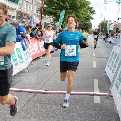 15.09.2024 - PSD Bank Halbmarathon Strokosch-Dieckow http://msf.ph/oto/7091368 15.09.2024 11:40:38 Ziel 721, 1113, 1161, 1340, 1352, 1403, 1430, 1471, 1600, 2486, 2611, 2627, 2640, 3549 meine-sportfotos.de