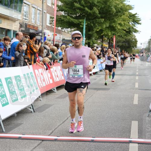 15.09.2024 - PSD Bank Halbmarathon Strokosch-Dieckow http://msf.ph/oto/7091810 15.09.2024 11:27:55 Ziel 433, 439, 658, 694, 722, 825, 874, 1027, 1054, 1099 meine-sportfotos.de